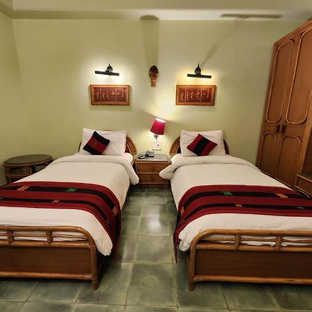 Palace On Ganges - Heritage Hotel Варанасі Екстер'єр фото