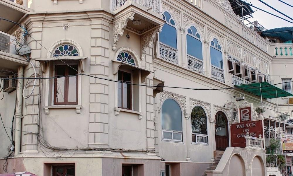 Palace On Ganges - Heritage Hotel Варанасі Екстер'єр фото