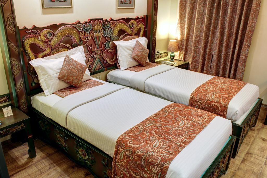 Palace On Ganges - Heritage Hotel Варанасі Екстер'єр фото
