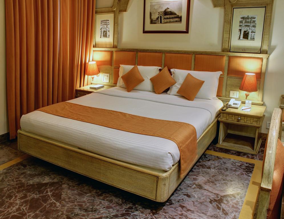 Palace On Ganges - Heritage Hotel Варанасі Екстер'єр фото
