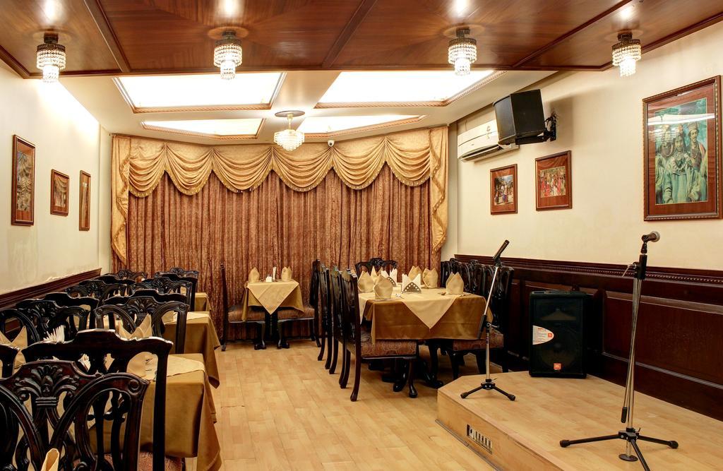 Palace On Ganges - Heritage Hotel Варанасі Екстер'єр фото
