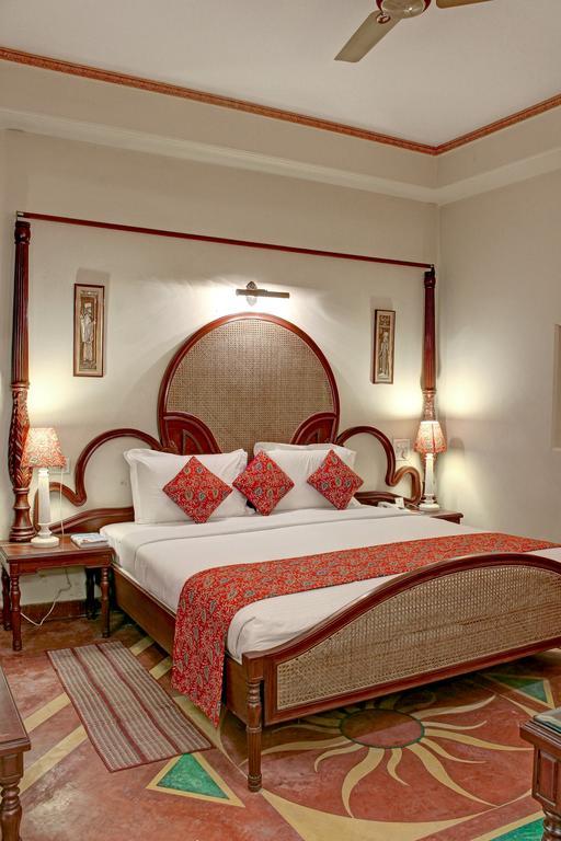 Palace On Ganges - Heritage Hotel Варанасі Екстер'єр фото